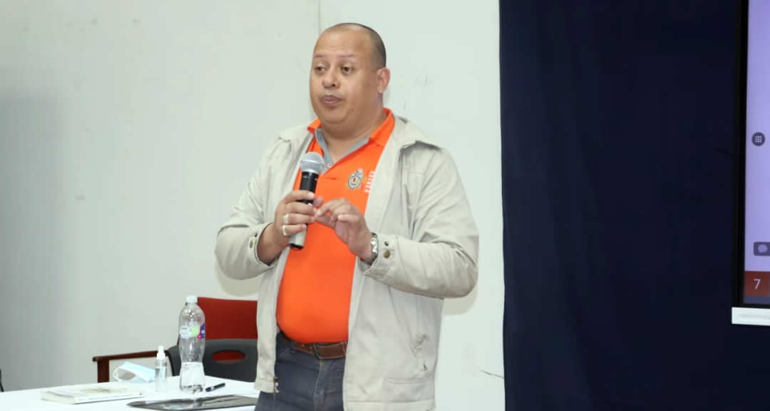 El doctor Gutiérrez facilitó el taller