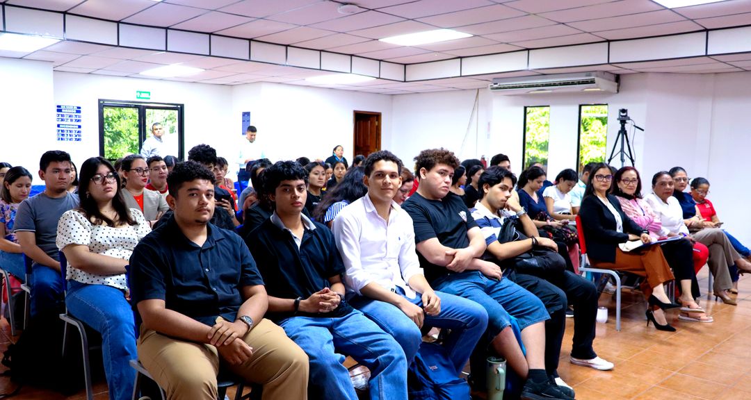 Conferencia académica promueve el rescate del conocimiento ancestral y la identidad nacional en la educación