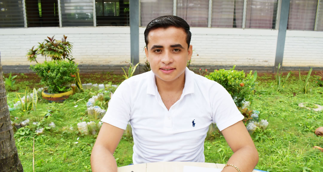 La impactante historia de Denis José: De trabajador del campo a subdirector de una escuela en Juigalpa