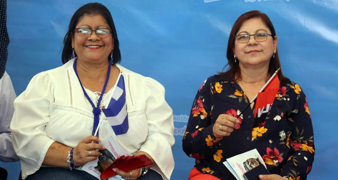 De izq. a der. maestras Lilliam Herrera, ministra de Educación y Ramona Rodríguez Perez, presidenta del CNU
