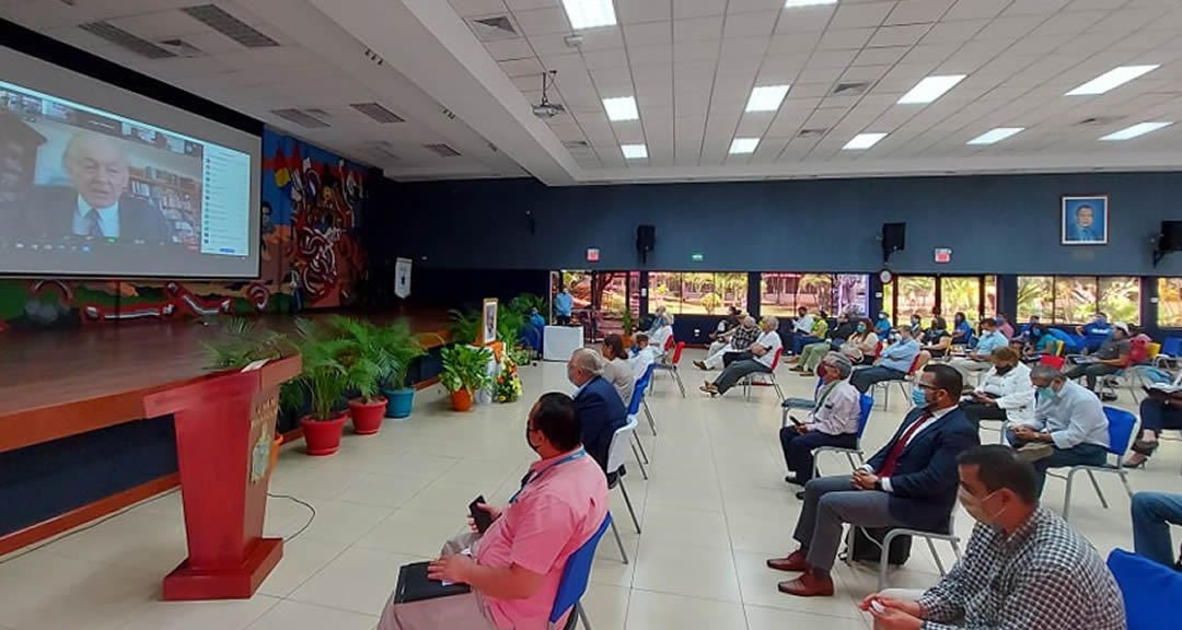 El Sr. Michel Chossudovsky, Director del Centro de Investigación sobre la Globalización (Global Research), compartió desde Canadá con el público presente en este homenaje.