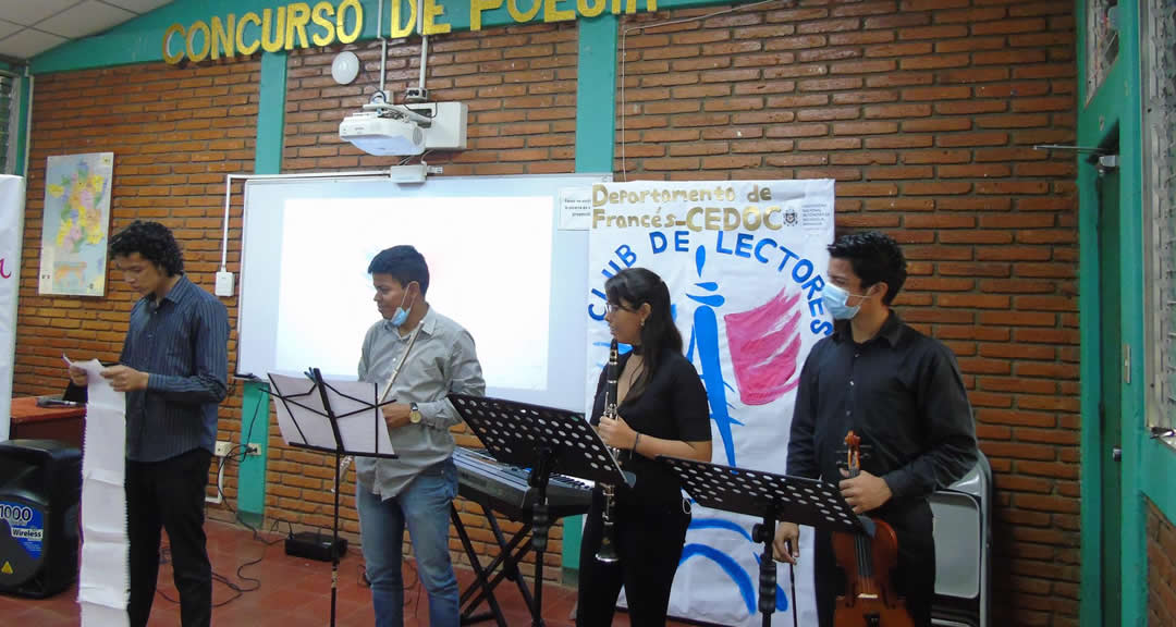 Espacio cultural a cargo de los estudiantes.