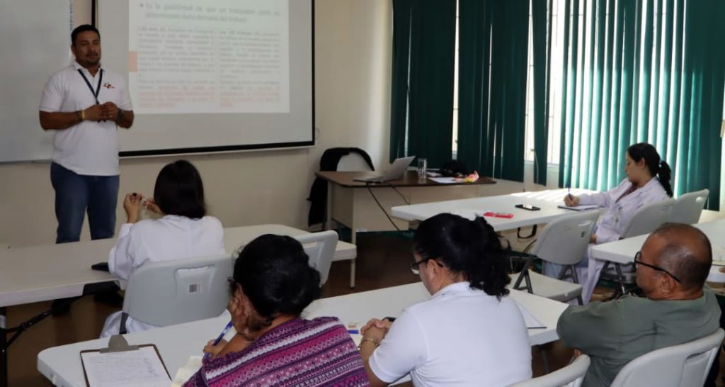 Personal de UNAN-Managua/CIRA conoce sobre la clasificación de los factores de riesgos laborales