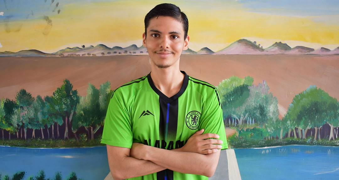 Máximo Benigno, es joven estudiante de inglés que se emociona hasta el alma cuando le dicen teacher
