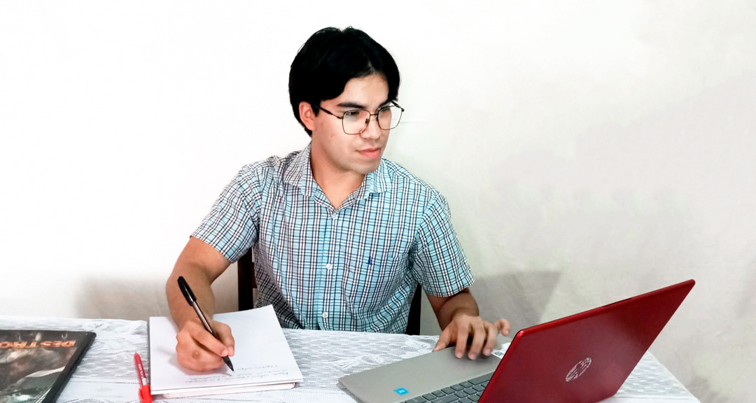 Cristopher Rocha: Un estudiante orgullo de UNICAM, de su familia y una esperanza para su comunidad