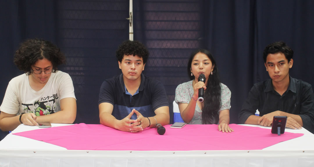Estudiantes participan en recital poético y cultural en saludo del Día Internacional de la Mujer