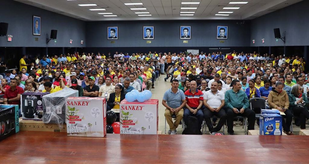 Personal Administrativo celebra 54 años del SITRA