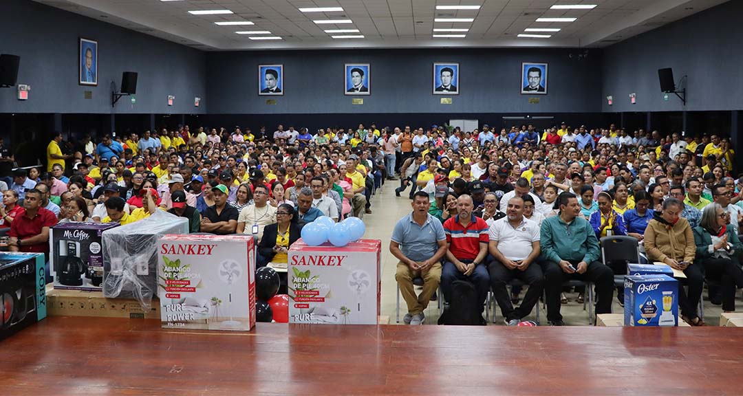 Personal Administrativo celebra 54 años del SITRA