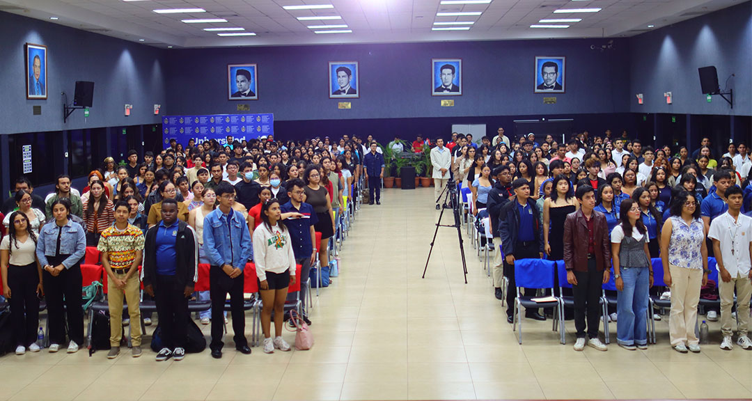 El Área de Conocimiento de Educación, Arte y Humanidades realizó un Festival Cultural en conmemoración del Día Internacional de la Francofonía, con el objetivo de promover y celebrar la diversidad cultural, lingüística y artística de los países de habla francesa alrededor del mundo. Esta actividad permite a los estudiantes acercarse a las tradiciones, música, gastronomía, literatura y las expresiones artísticas propias de la cultura francófona. Este espacio académico fortaleció el aprendizaje de la lengua francesa y resaltó la importancia de la francofonía como puente de comunicación, cooperación y entendimiento entre distintas naciones y culturas.