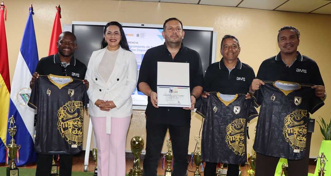 Universitarios sostienen encuentro con periodistas y deportistas de Honduras