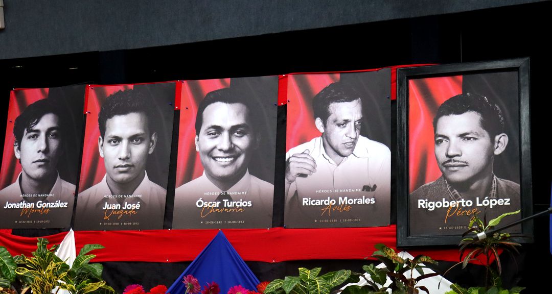 Comunidad universitaria rinde homenaje a nuestro héroes y mártires revolucionarios