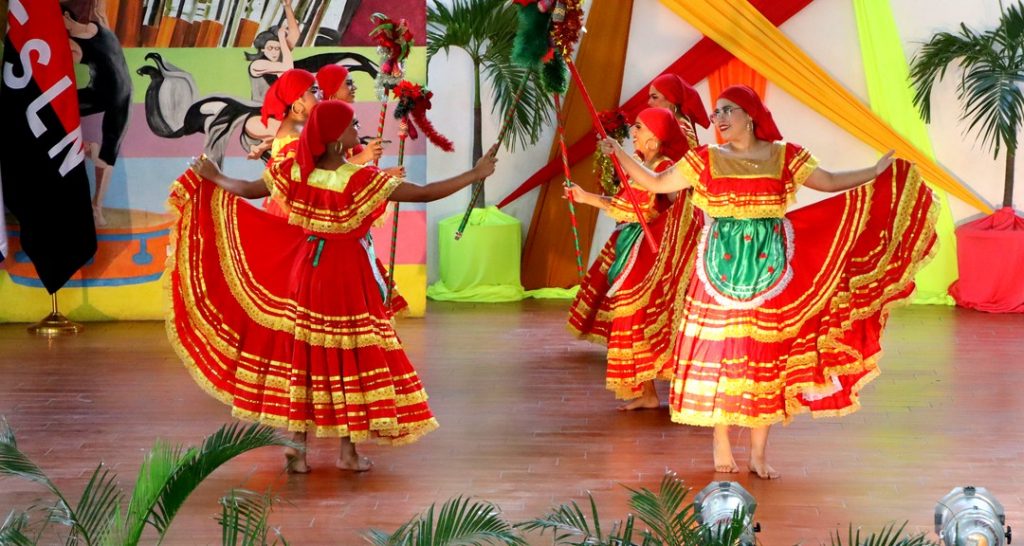 Artistas universitarios presentan Festival Artístico Navideño «Retablos Navideños»