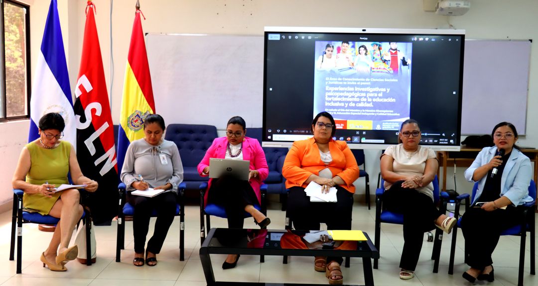 Panel expone experiencias educativas en tema de inclusividad