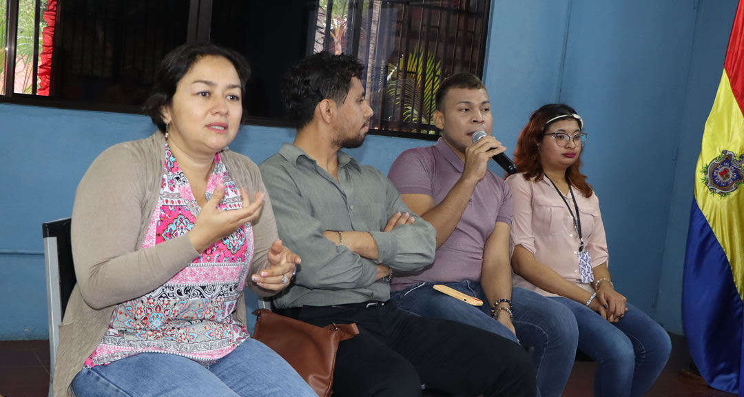 Personas con discapacidad comparten experiencias mediante conversatorio