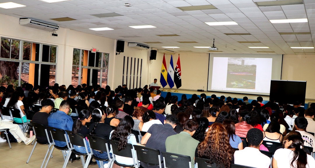 Protagonistas de Ciencias Económicas se capacitan en tema de Fiscalidad y Mercado Laboral