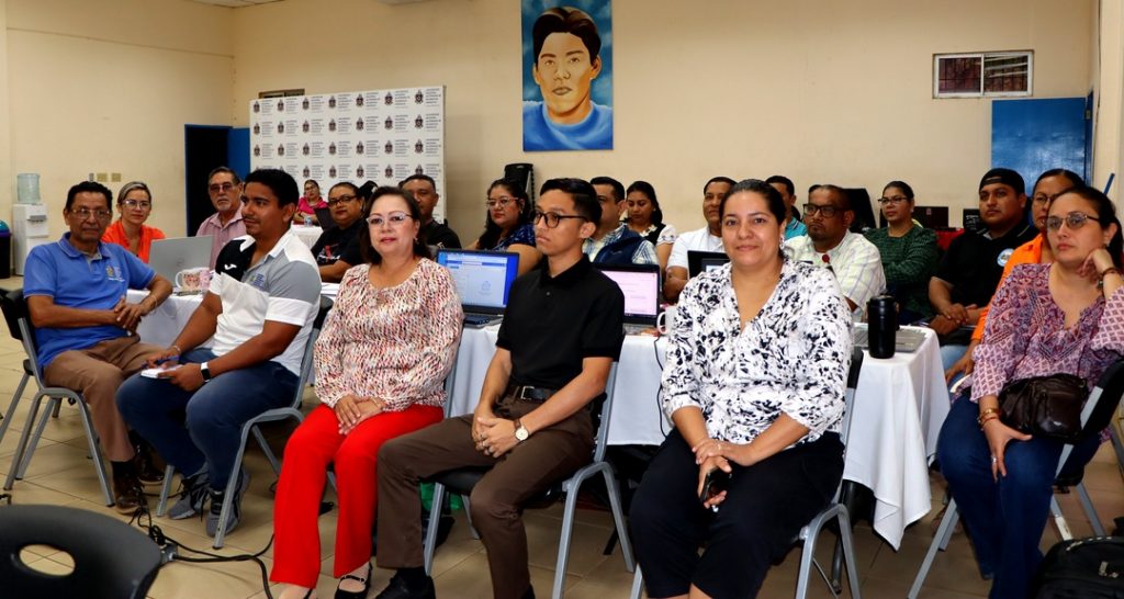 Docentes conocen Política y Agenda de Investigación e Innovación Nacional