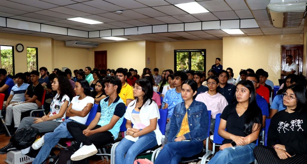 Destacan protección y cuido de los mantos acuíferos en conversatorio estudiantil