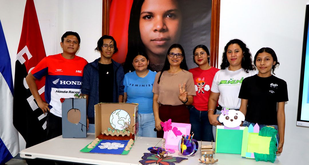 Jóvenes universitarios fortalecen sus habilidades creativas en capacitación medioambiental