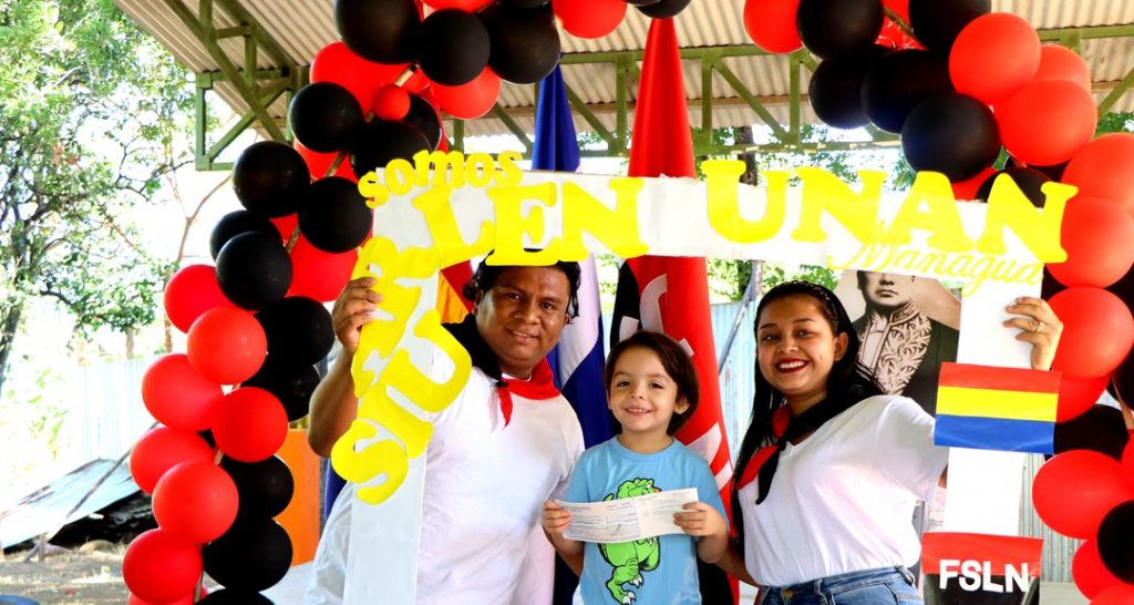 Niñas y niños del Preescolar Arlen Siu protagonizaron la entrega del bono escolar