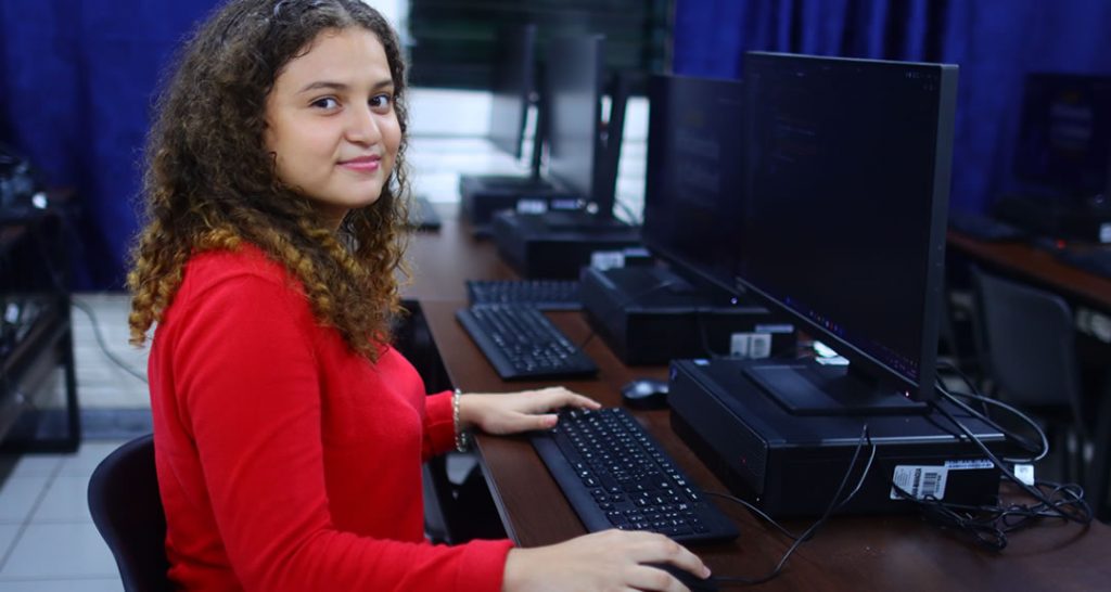 Keyling Zamora «La práctica desde los primeros años de formación genera confianza en los estudiantes»