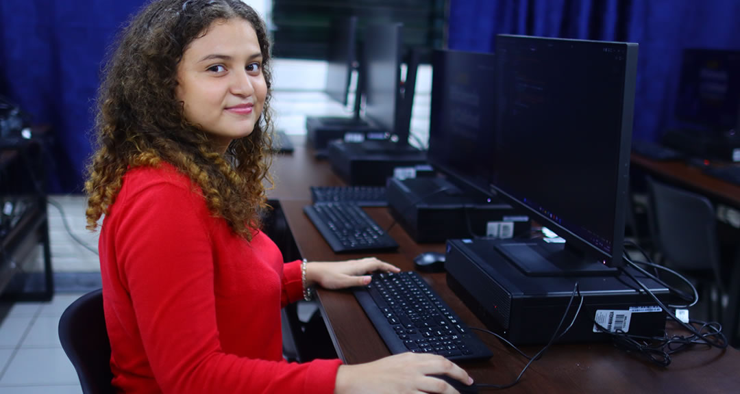 Keyling Zamora «La práctica desde los primeros años de formación genera confianza en los estudiantes»