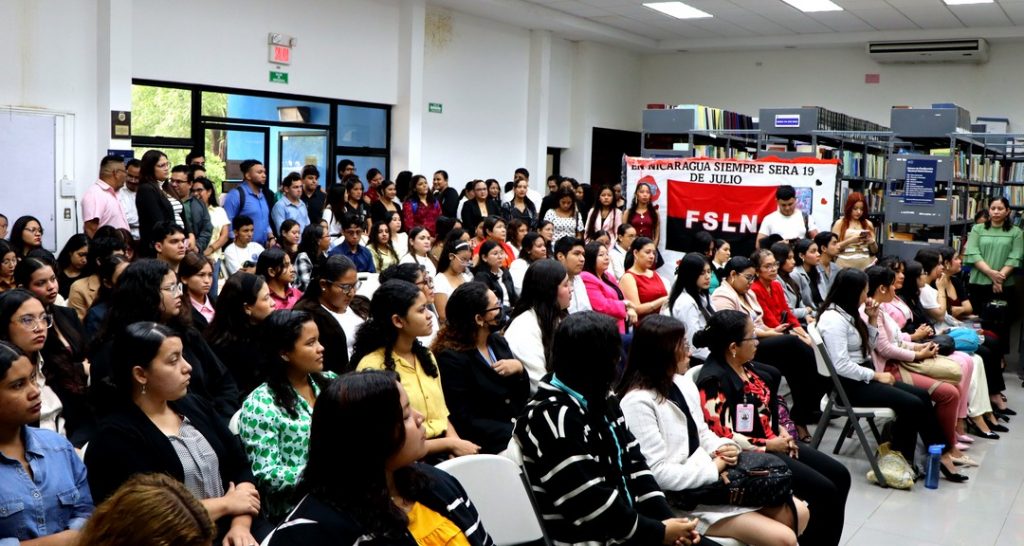 Jóvenes universitarios protagonizan investigaciones científicas en JUDC 2025