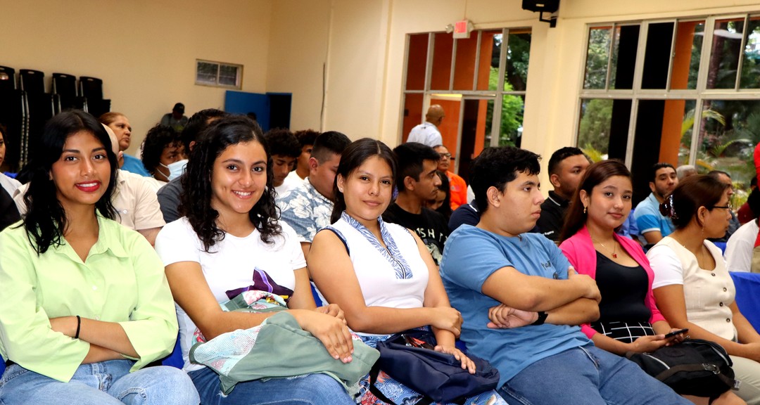 Destacan avances en Educación Intercultural Bilingüe en conferencia universitaria