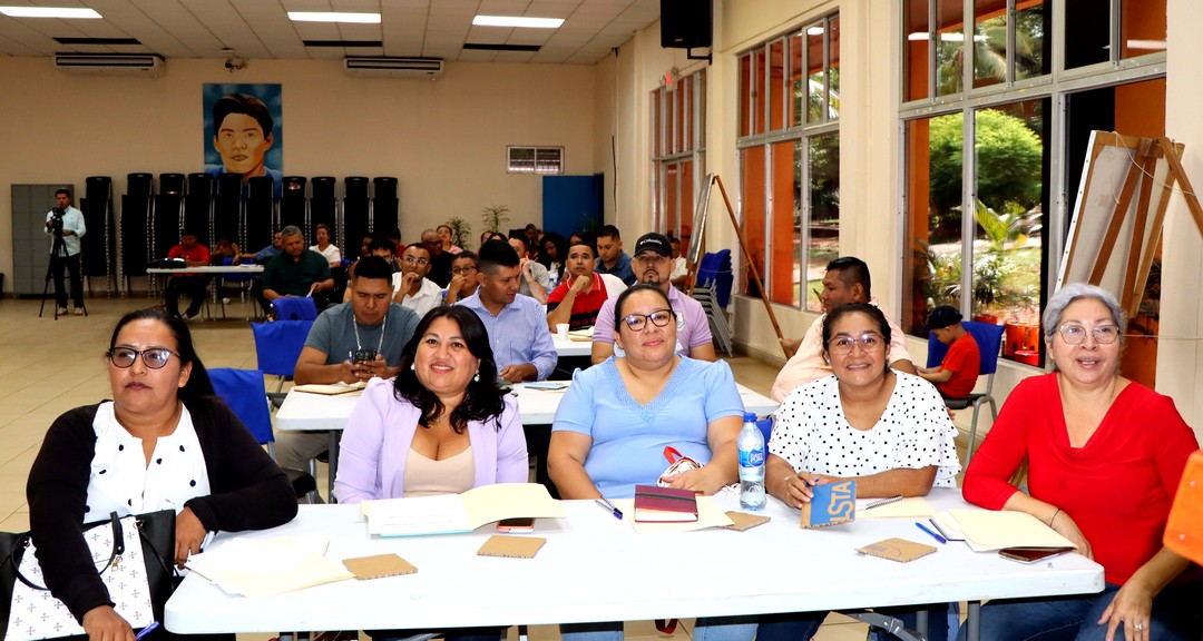 UNAN-Managua capacita a docentes del MINED en temas de Astronomía Astrofísica