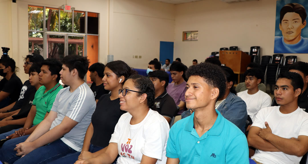 Universitarios reflexionan sobre la importancia de las telecomunicaciones en el desarrollo social