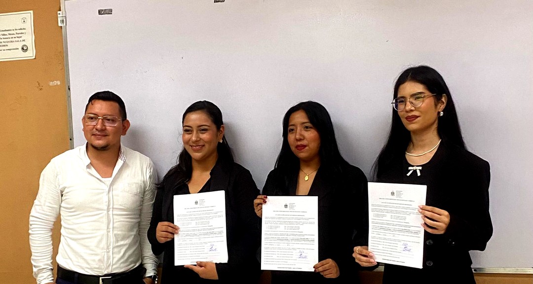 Estudiantes de psicología proyectan beneficios de la práctica del yoga en trabajo monográfico