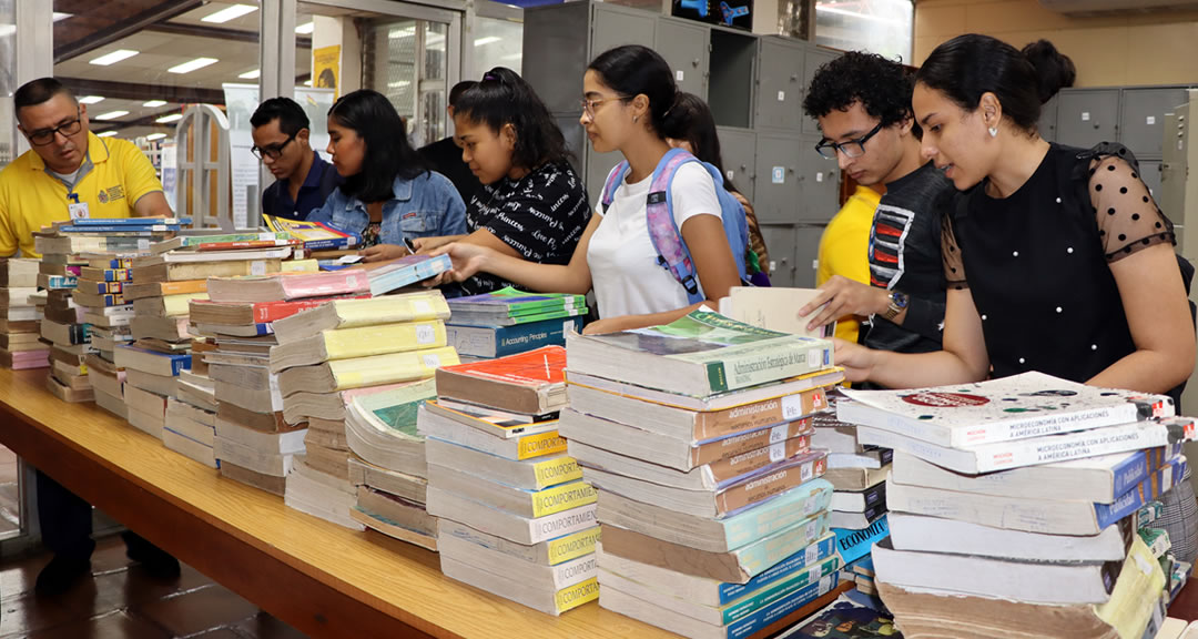 Celebran Día del Bibliotecario en homenaje al Comandante Carlos Fonseca