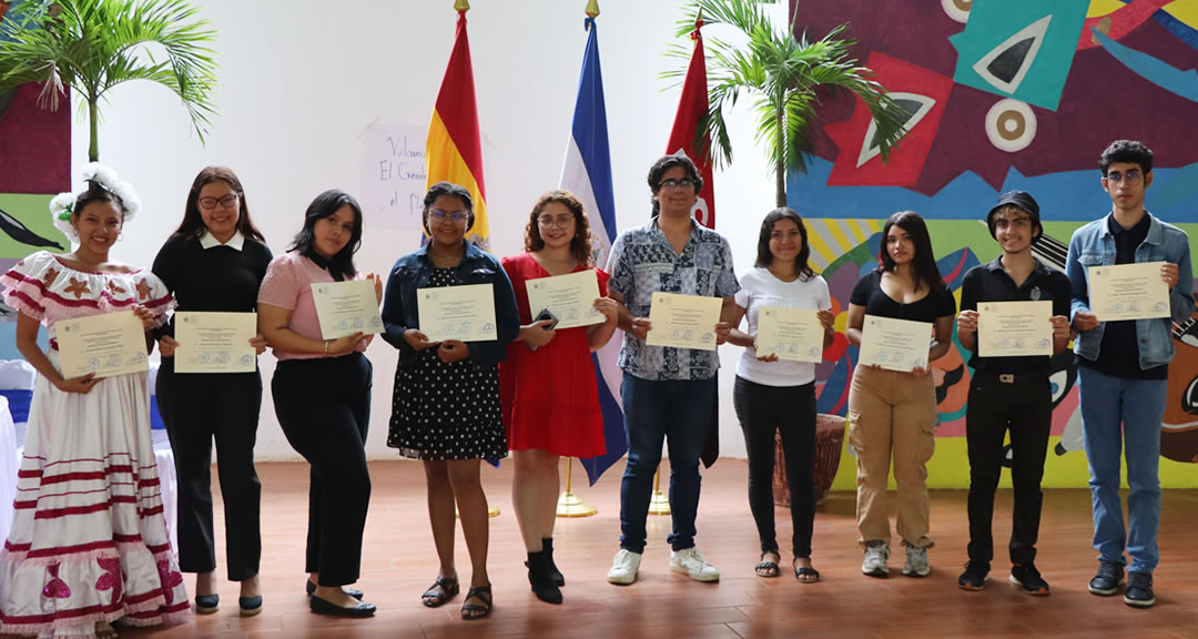 Estudiantes de Psicología reciben reconocimiento a Excelencia Académica Integral