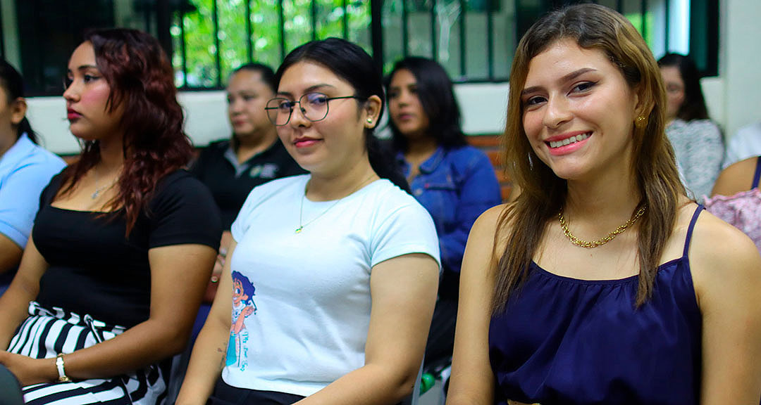 Estudiantes fortalecen habilidades comunicacionales para informar a las familias las verdades verdaderas