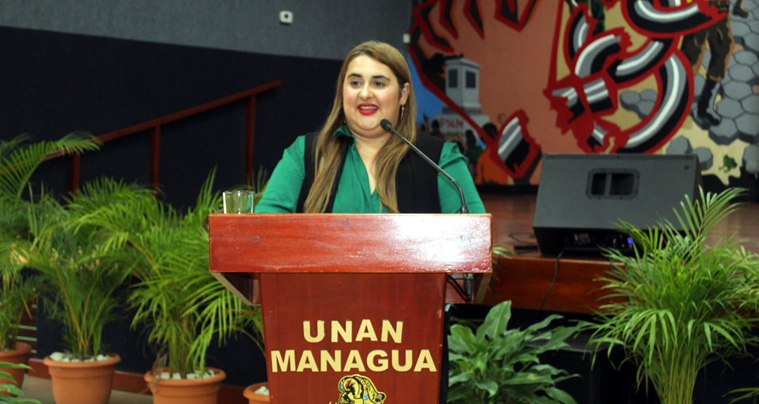 Máter Sara Negaresh, directora del Departamento de Química. 