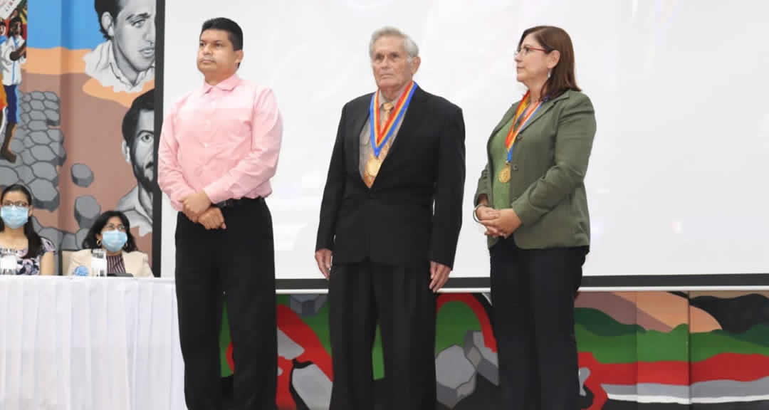 UNAN-Managua galardona con Título Honoris Causa a pionero de la arqueología