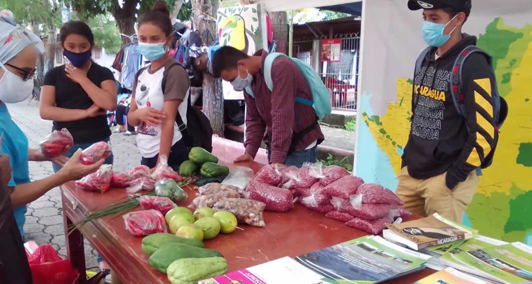 Las ferias regionales representan una alternativa para la población en apoyo a los pequeños productores.