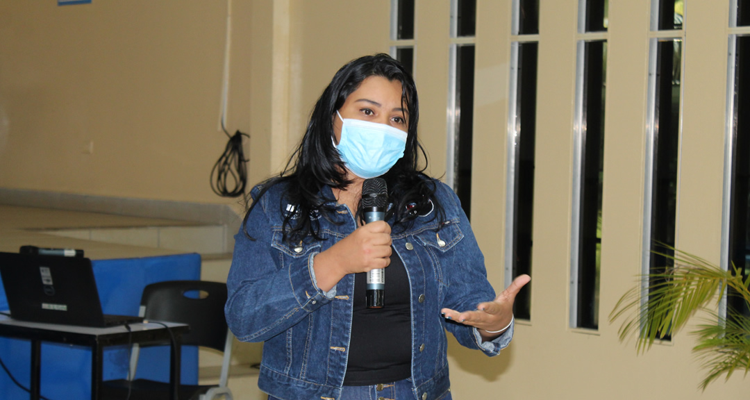 La Presidenta de UNEN-UNAN-Managua, Bra. Andrea Ferrufino durante su intervención.