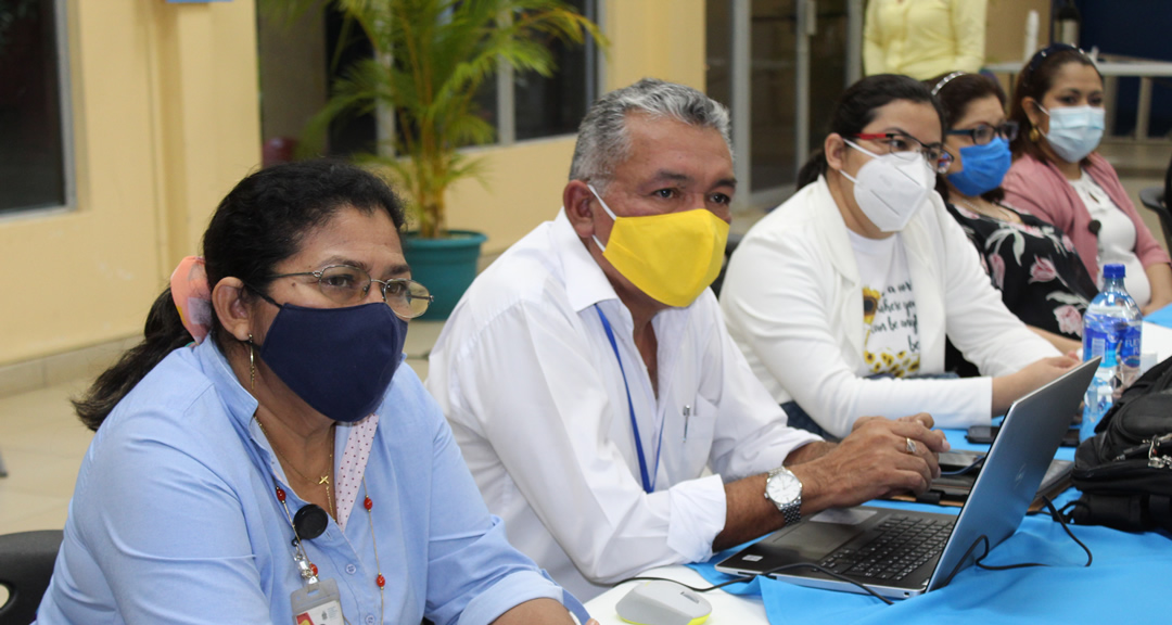 Administradores de Facultades, Centros de Investigación y demás unidades de la UNAN-Managua durante el taller 
