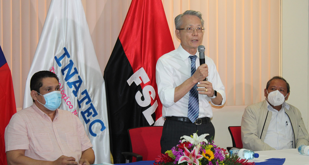 El Embajador de China-Taiwán en Nicaragua, Sr. Jaime Chin Mu Wu, durante la ceremonia de entrega de certificados.