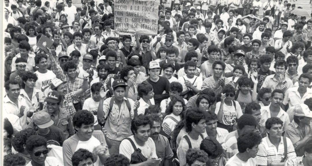 Marchas estudiantiles en demanda de una educación gratuita por medio del 6%.