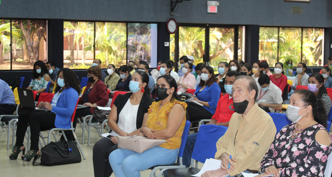 Participantes de las distintas instituciones durante el congreso.