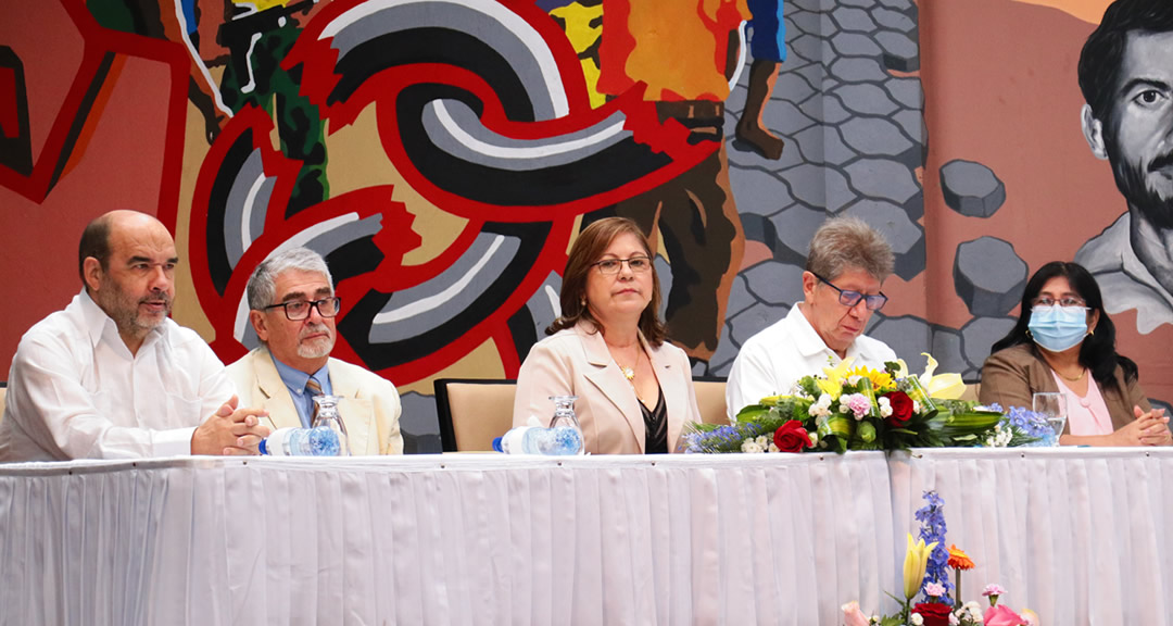 Académicos que presidieron el acto: Alfredo Lobato, Roberto Escalante, Ramona Rodríguez, Orlando Delgado y Sonia Orozco