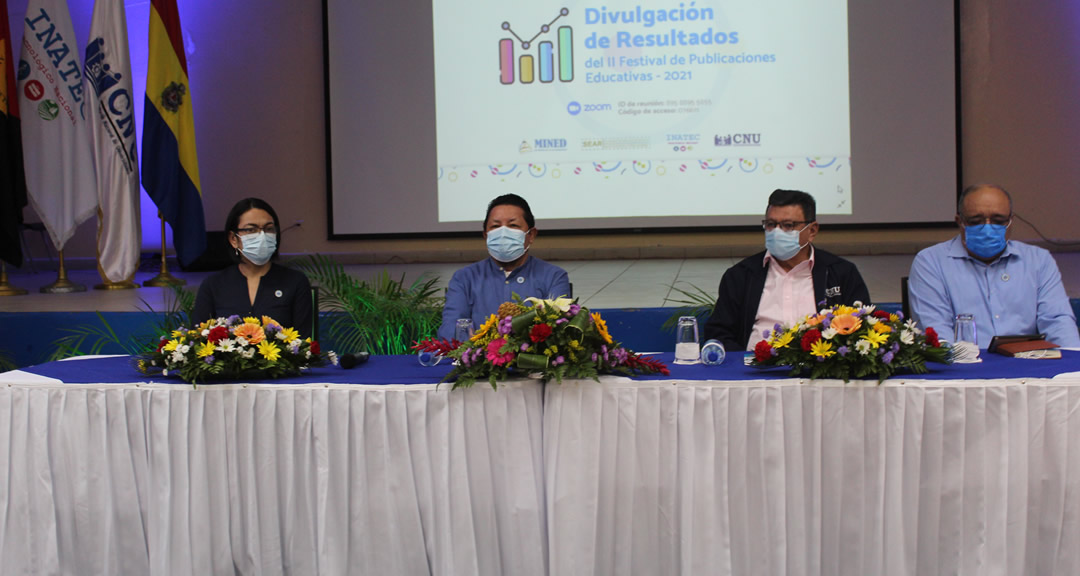 Maestra Loyda Barreda, ministro Salvador Vanegas, maestro Jaime López Lowery e ingeniero Arturo Collado