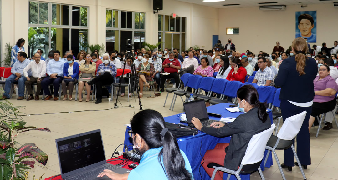 Directivos que asistieron al segundo encuentro del seminario taller