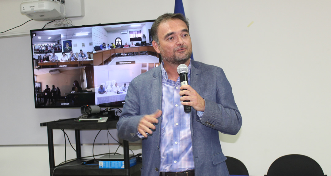 Presentación del maestro José Miguel Rodríguez García, del SINAES.