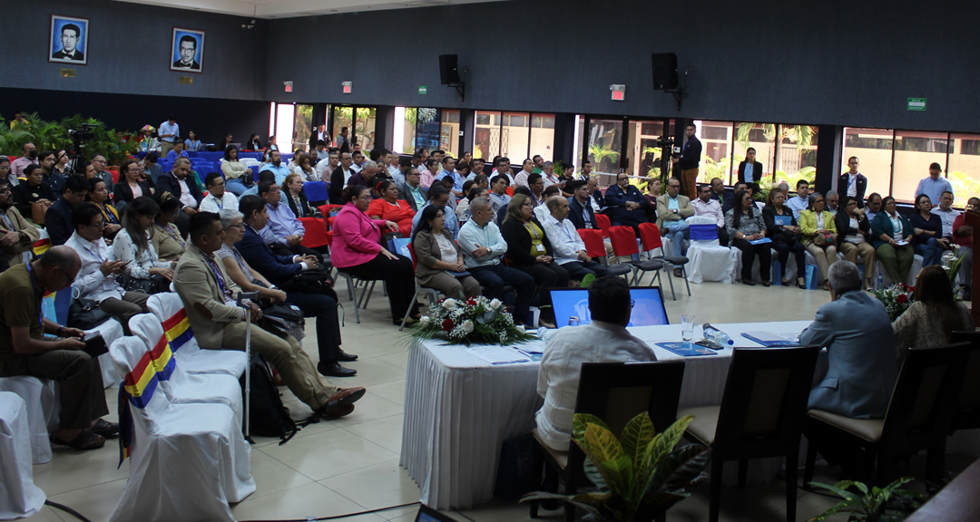 Participantes del acto inaugural en el Auditorio Fernando Gordillo Cervantes de la UNAN-Managua
