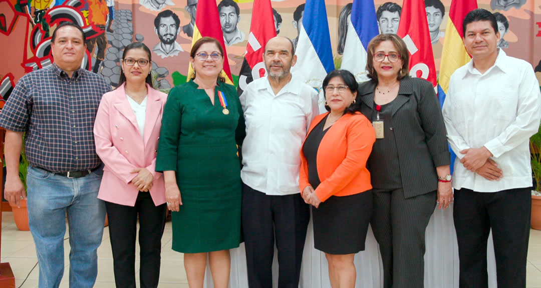 Miembros del equipo de Rectorado participa en ceremonia de toma de posesión.