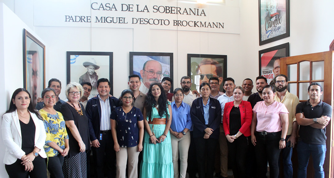 Foto grupal de los participantes en modalidad presencial