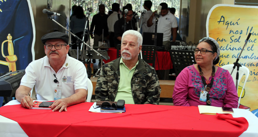 MSc. Alejandro Genet, Decano de la Facultad de Educación e Idiomas; Dr. Hugo Gutiérrez Ocón, Vicerrector de Docencia; MSc. Lesbia Grijalva, Directora de Cultura