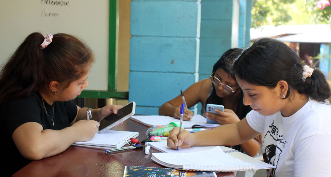 Programa de Becas de la UNAN-Managua, iniciativa que nace con la Revolución para restituir el derecho a la educación